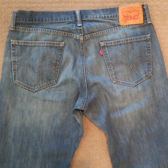 🌻3/$20🌻Levi 559🌻 - Picture 2 of 3